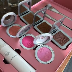 Hypernova Hotel REM Beauty by Ariana Grande Set